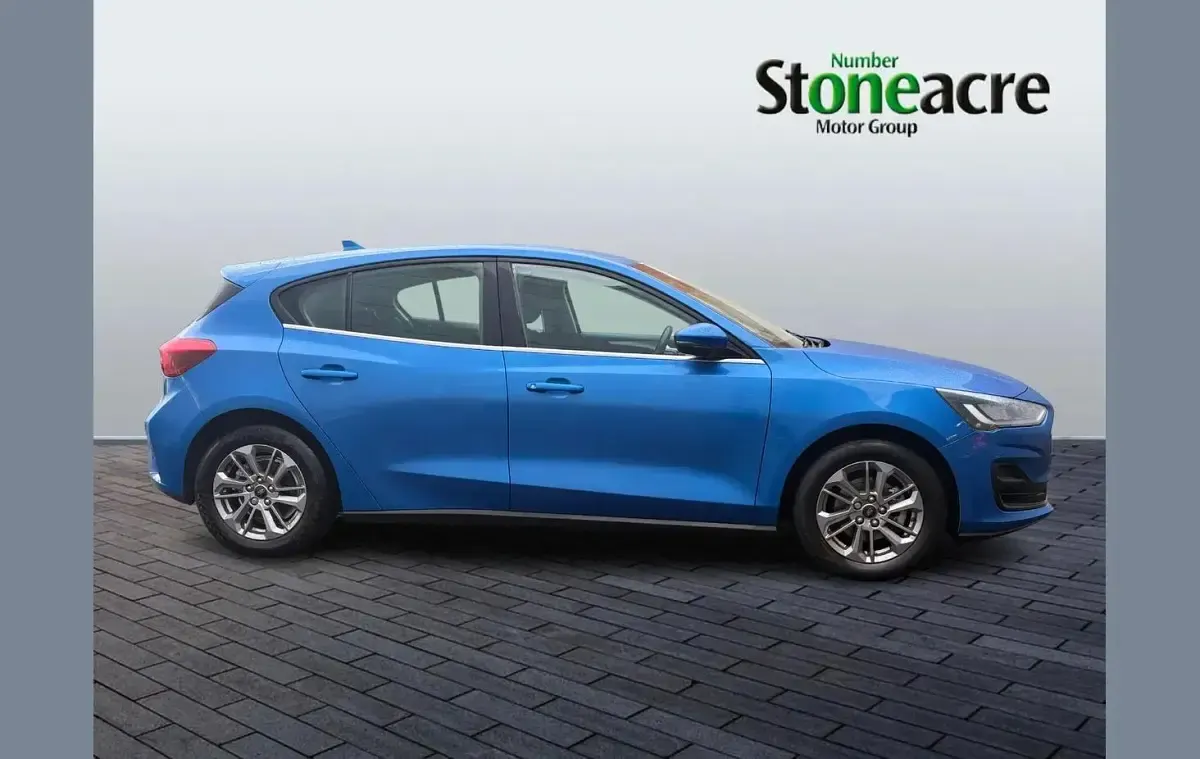 Used Ford Focus Titanium 155 HP (114 kW) 2023 Blue Hatchback