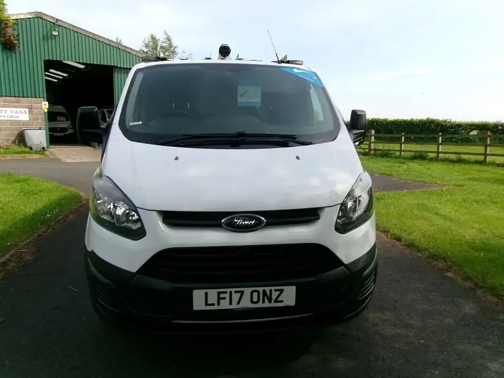 Used Ford Transit Custom 105 HP (77 kW) 2017 White Van