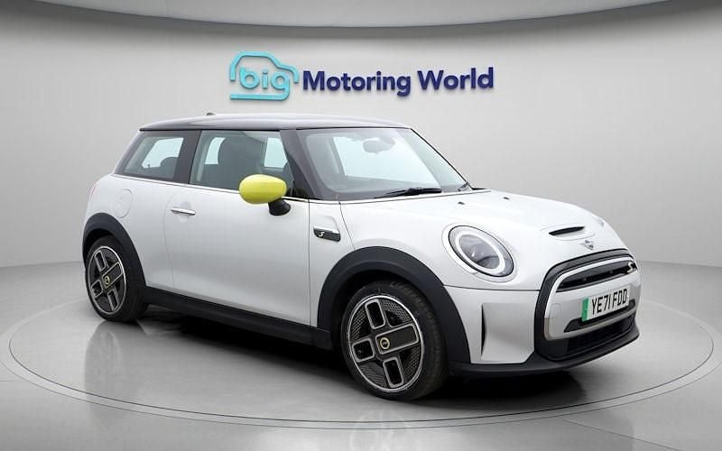 Used Mini Cooper Level 1 135 kW (184 HP) 2023 Hatchback