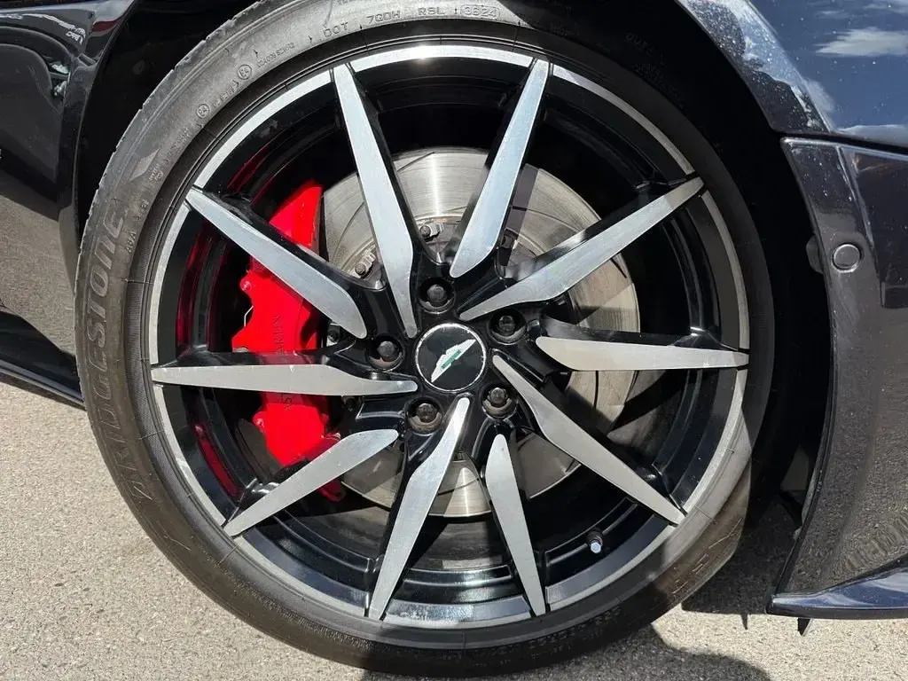 Usado Aston Martin DB11 608 CV (447 kW) 2017 Negro Coupe