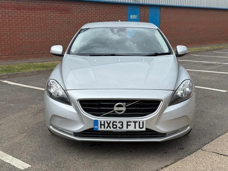 Silver Used 2013 Volvo V40 SE Estate | £1,999 (Fair price) - Image 1/4