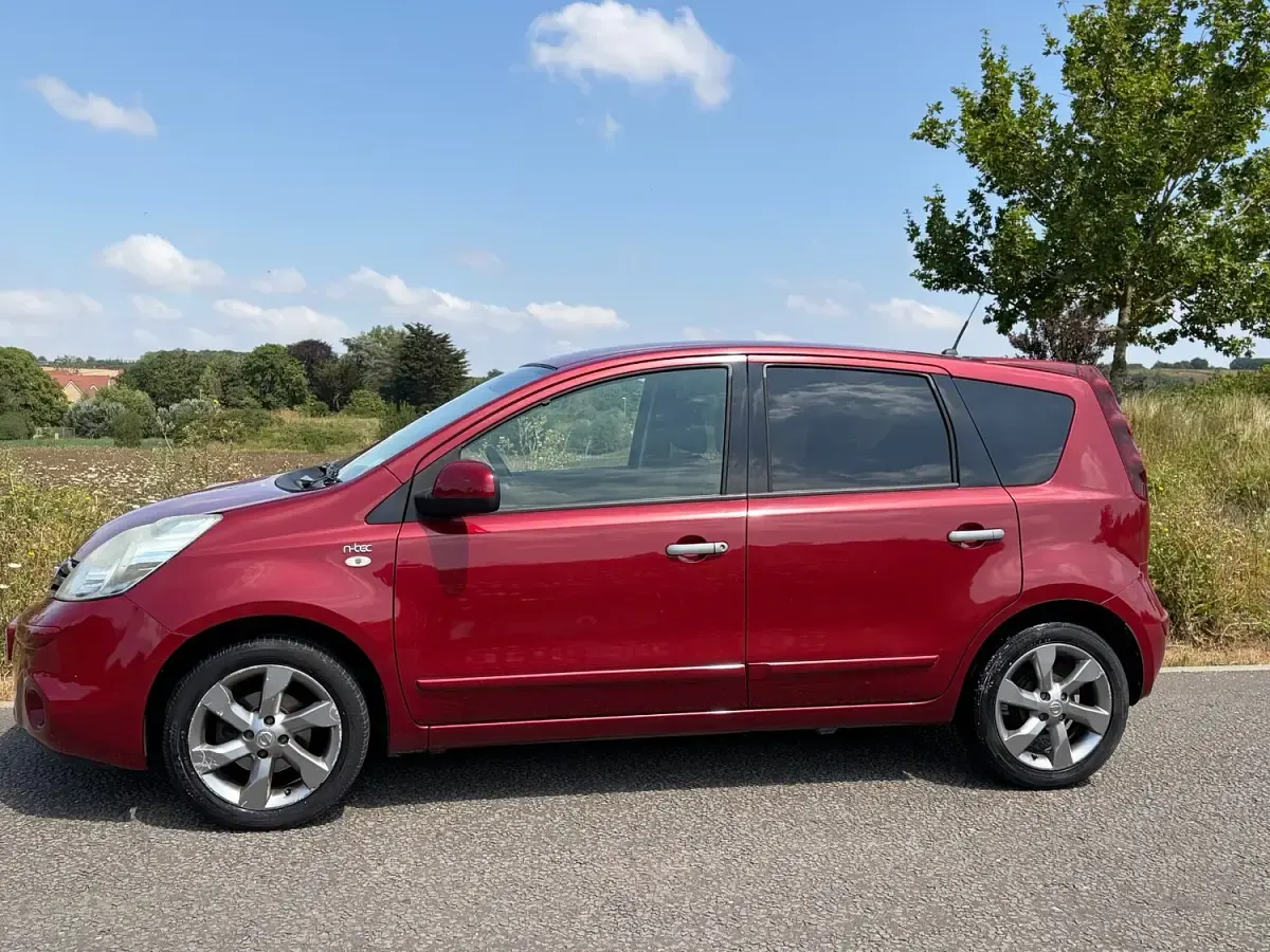Used Nissan Note N-TEC 110 HP (80 kW) 2011 Red Hatchback