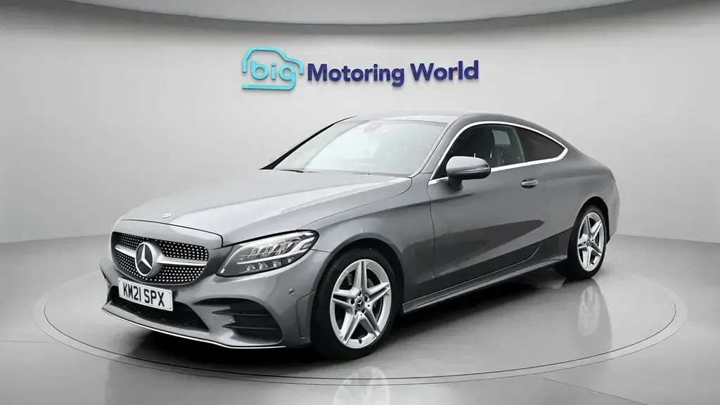 Usado Mercedes C220 AMG line 194 HP (142 kW) 2021 Cinzento Coupé