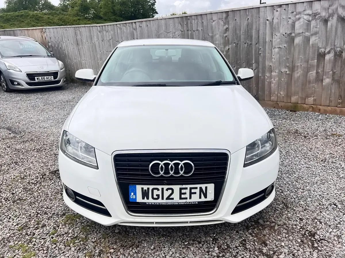 Used Audi A3 Sportback Design 105 HP (77 kW) 2012 White Hatchback