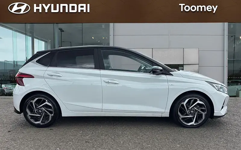 Used Hyundai i20 Ultimate 101 HP (74 kW) 2023 White Hatchback