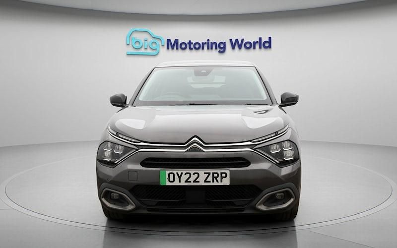 Begagnad Citroën e-C4 Shine 100 kW (136 HK) 2022 Grå Halvkombi
