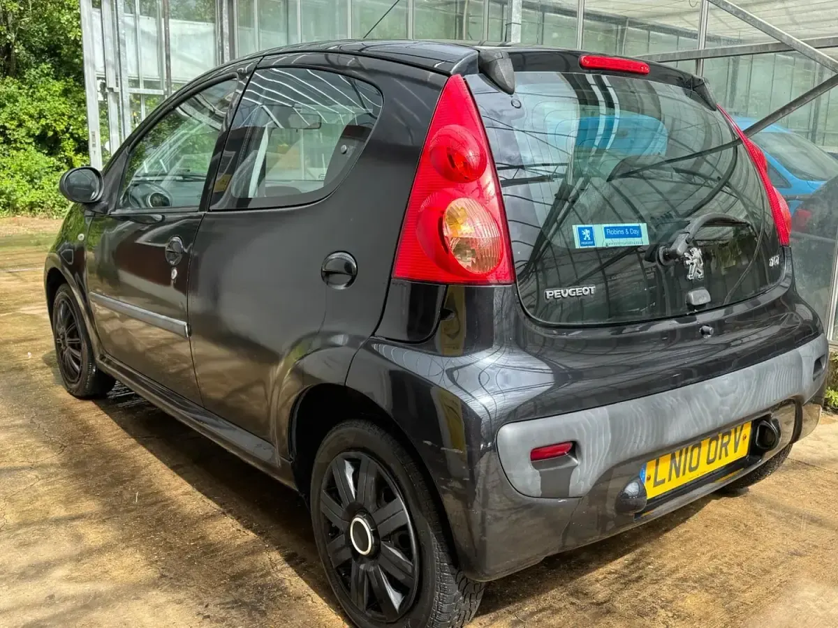 Used Peugeot 107 68 HP (50 kW) 2010 Black Hatchback