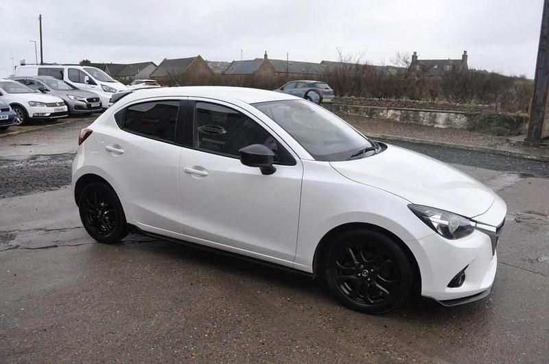 Used Mazda 2 Inclusive 90 HP (66 kW) 2016 White Hatchback