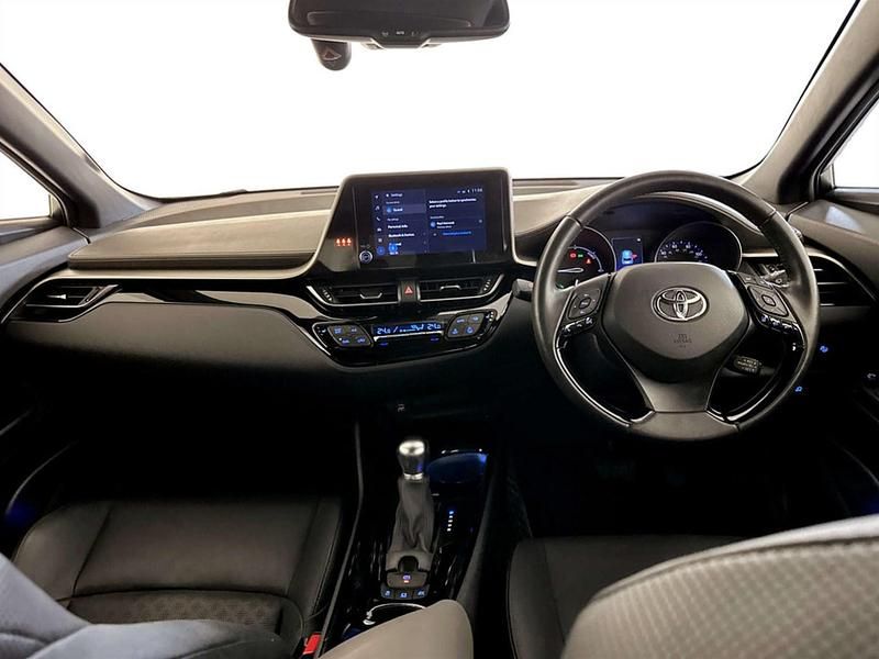 Used Toyota C-HR 122 HP (89 kW) 2023 White SUV