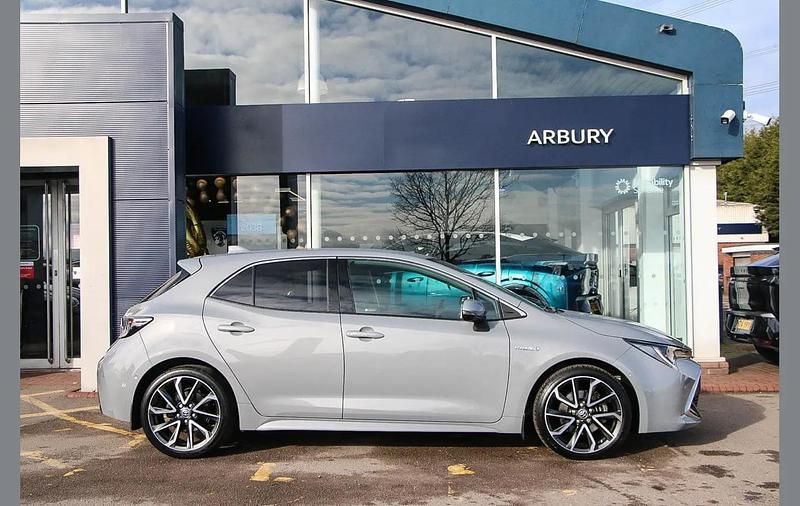 Usado Toyota Corolla 181 HP (133 kW) 2022 Cinzento Citadino