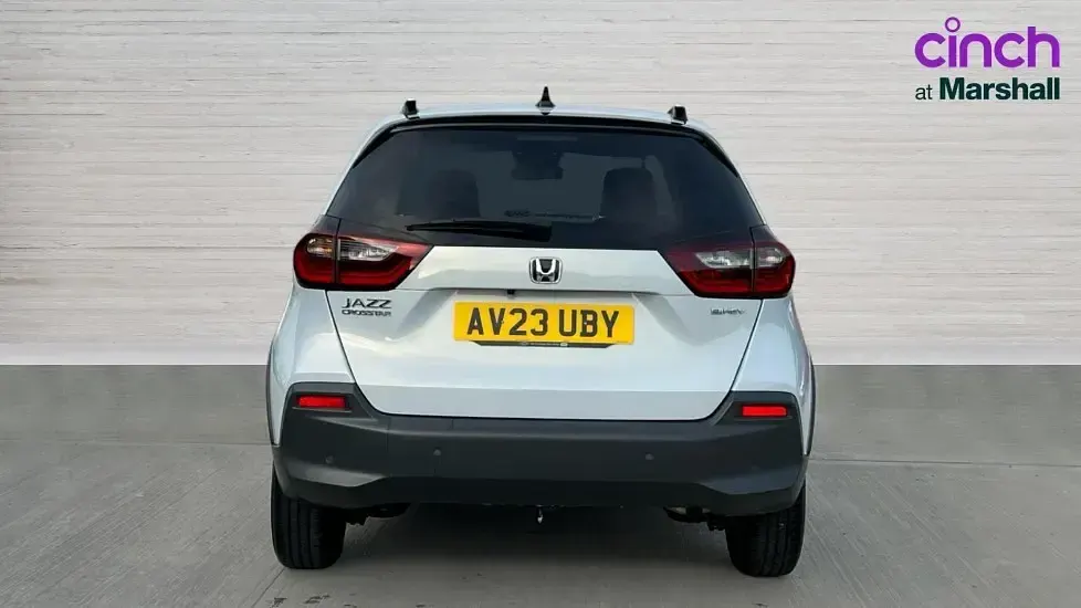 Used Honda Jazz Hybrid 109 HP (80 kW) 2023 White Hatchback