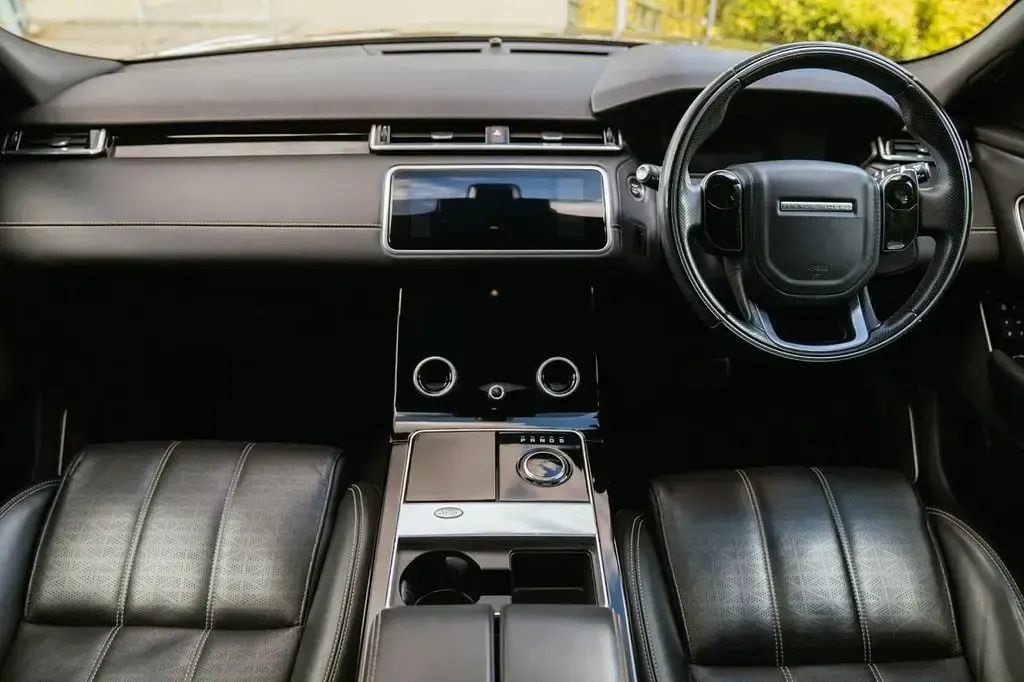 Used Land Rover Range Rover Velar HSE Dynamic 240 HP (176 kW) 2018 Black SUV