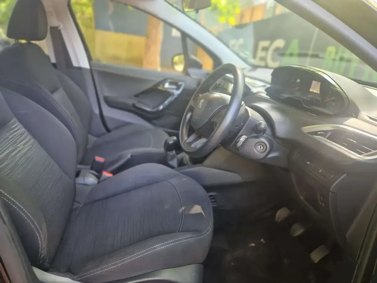 Used Peugeot 208 Access 82 HP (60 kW) 2013 Red Hatchback