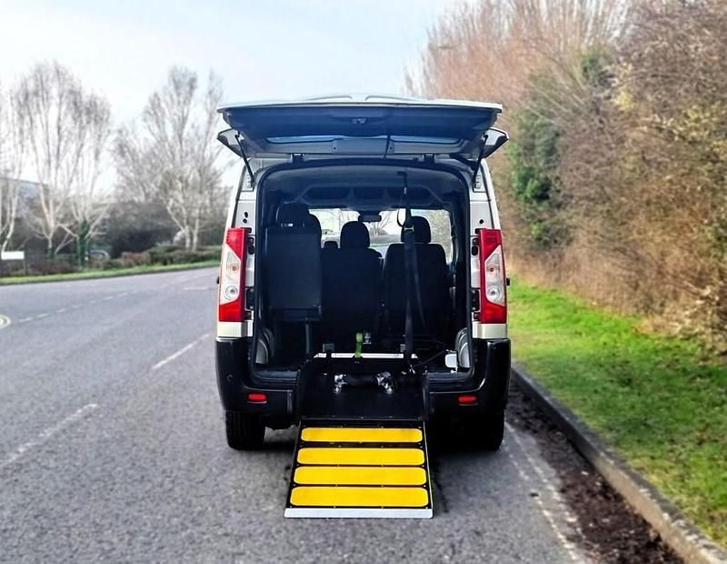 Used Peugeot TePee Access 2014 White MPV