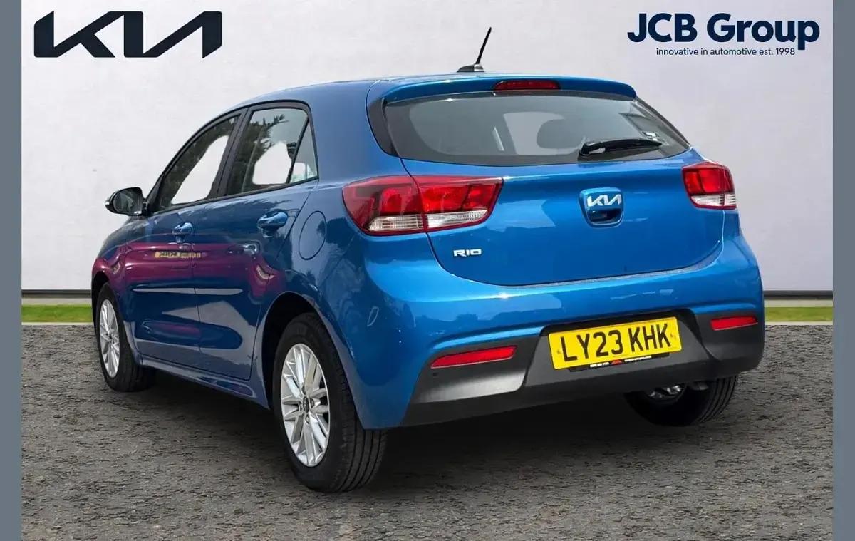 Used Kia Rio 101 HP (74 kW) 2023 Blue Hatchback