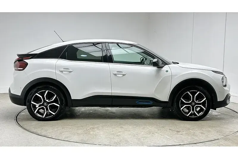 Used Citroën e-C4 Shine 100 kW (136 HP) 2022 White Hatchback