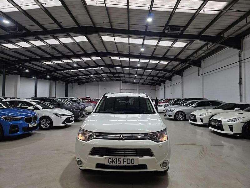 Used Mitsubishi Outlander P-HEV 2015 White SUV