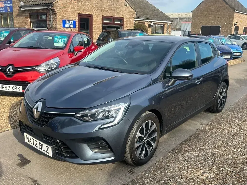 Used Renault Clio V Iconic 90 HP (66 kW) 2022 Grey Hatchback
