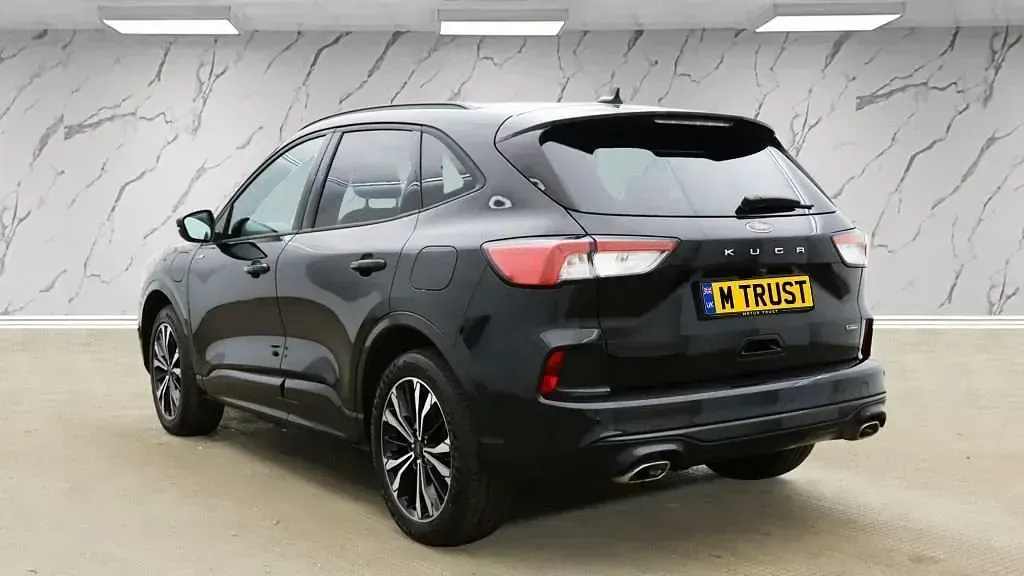 Usado Ford Kuga ST-Line X 225 CV (165 kW) 2023 Negro SUV