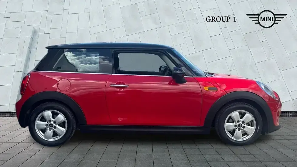 Used Mini Cooper Hatch 136 HP (100 kW) 2017 Red Hatchback