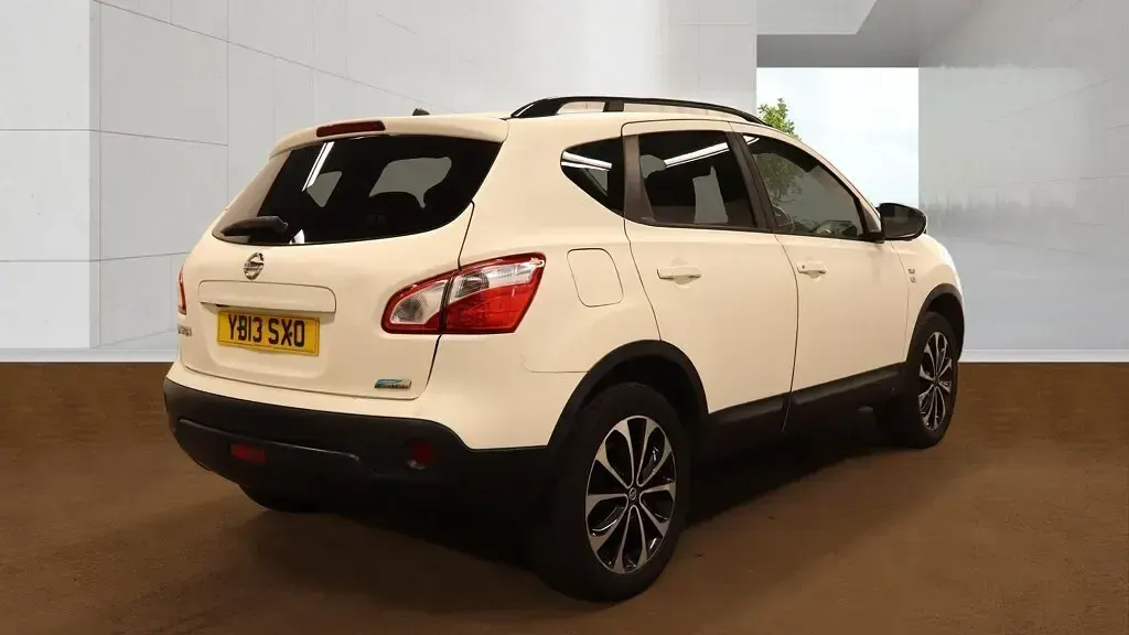 Used Nissan Qashqai 360º 117 HP (86 kW) 2013 White SUV