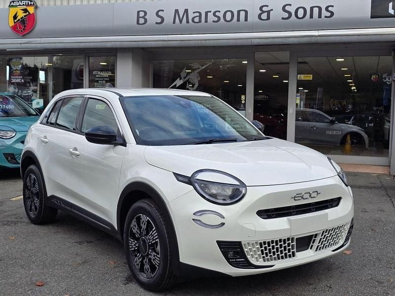 White New 2025 Fiat 600 S Hatchback | £26,400 (Good price) - Image 1/4