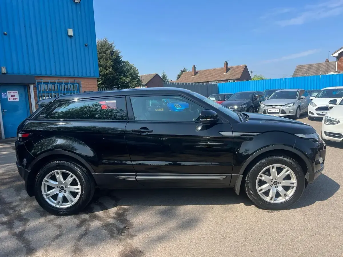 Used Land Rover Range Rover evoque Pure 150 HP (110 kW) 2012 Black SUV