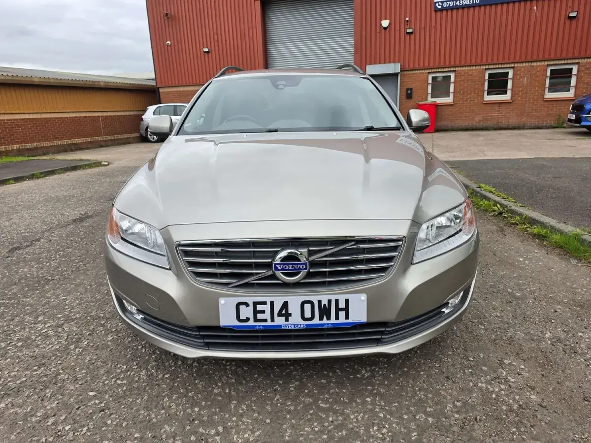 Used Volvo V70 Business Edition 115 HP (84 kW) 2014 Gold Estate