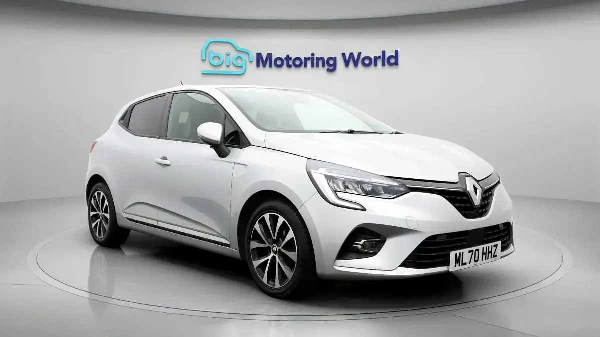 Used Renault Clio V Iconic 101 HP (74 kW) 2020 Hatchback