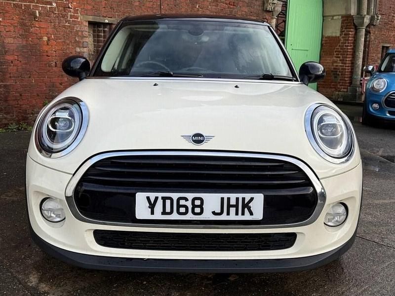 Używany Mini Cooper Hatch 136 KM (100 kW) 2018 Biały Hatchback