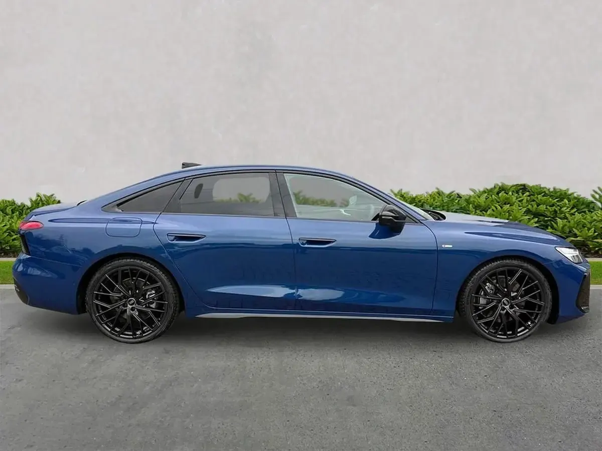Used Audi A6 Advanced 200 HP (147 kW) 2025 Blue Sedan