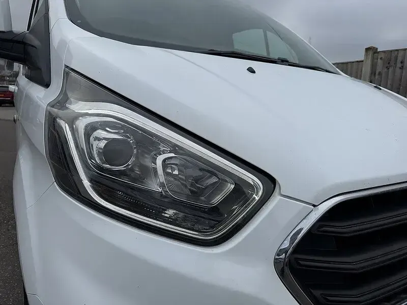 Used Ford Transit Custom Limited 130 HP (95 kW) 2023 White Van