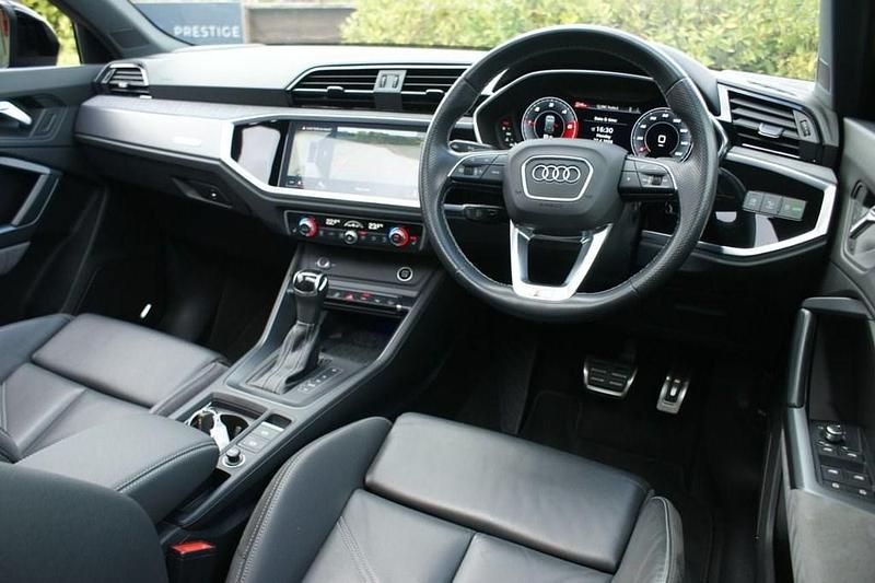 Begagnad Audi Q3 Advanced 200 HK (147 kW) 2021 Blå SUV