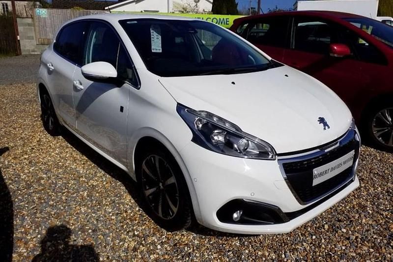 Used Peugeot 208 S 82 HP (60 kW) 2019 White Hatchback