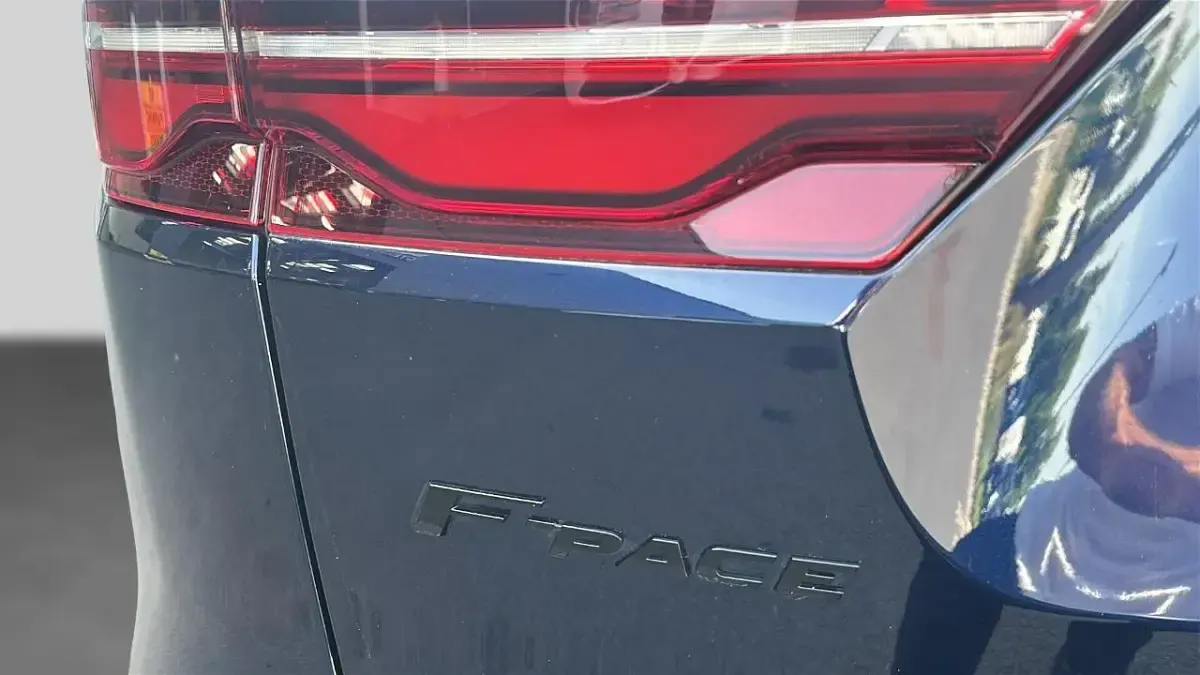 Used Jaguar F-Pace R-Dynamic 247 HP (181 kW) 2022 Blue SUV