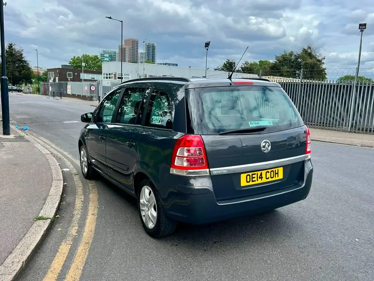 Used Vauxhall Zafira 120 HP (88 kW) 2014 Grey MPV