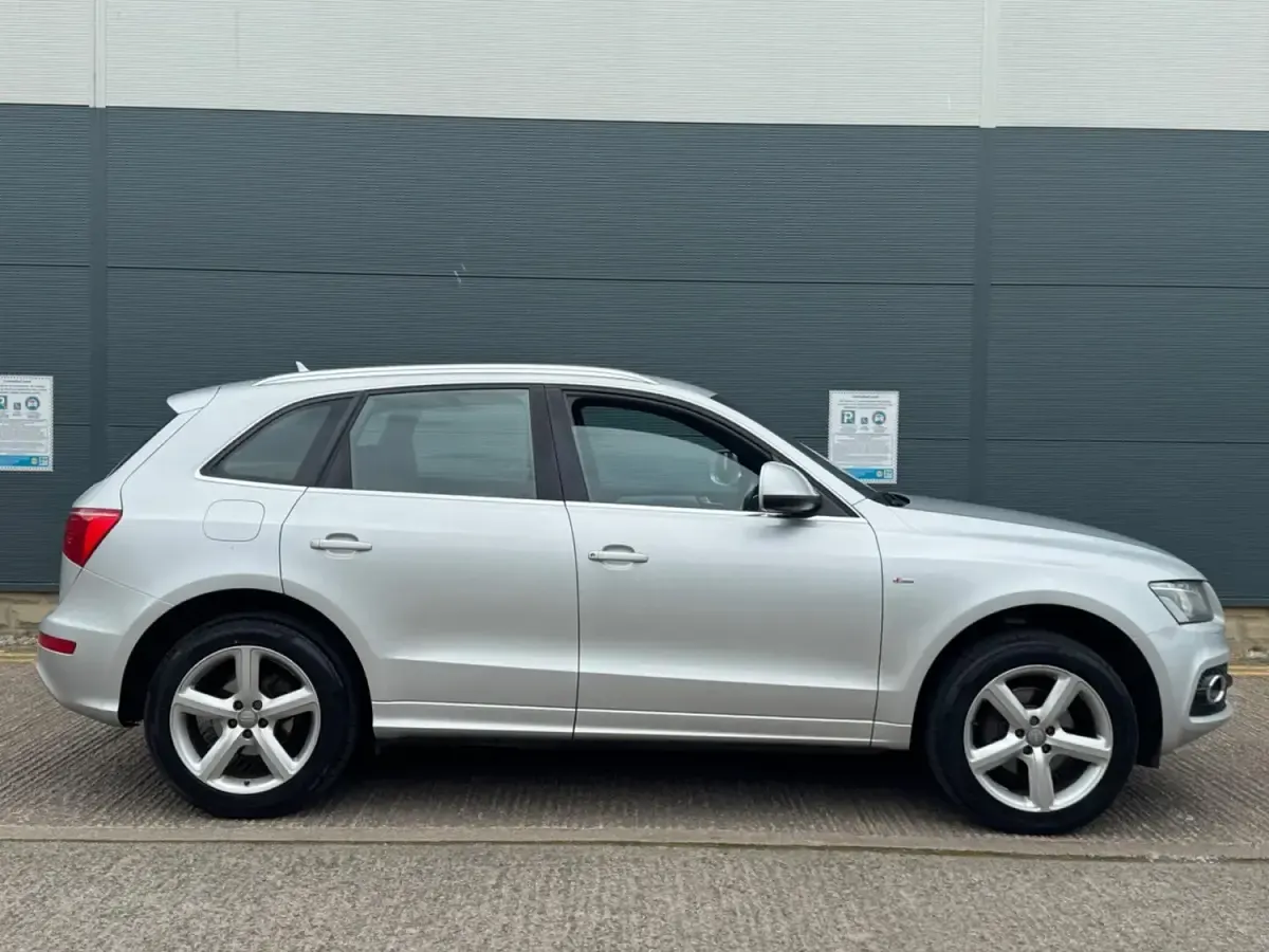 Begagnad Audi Q5 S-Line 2012 Silver SUV