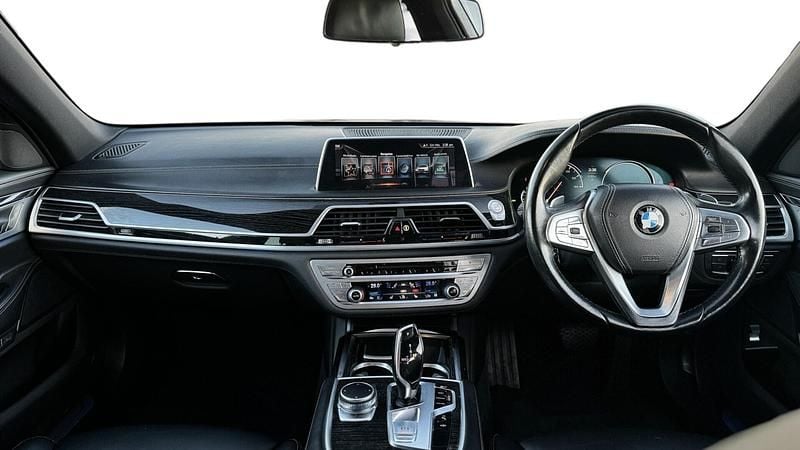 Used BMW 740 M Sport 316 HP (232 kW) 2016 Black Sedan