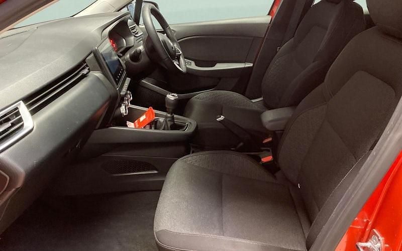 Used Renault Clio V Iconic 90 HP (66 kW) 2022 Red Hatchback