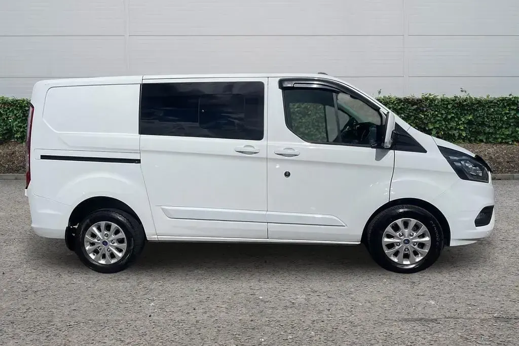 Used Ford Transit Custom Limited 170 HP (125 kW) 2021 White Van