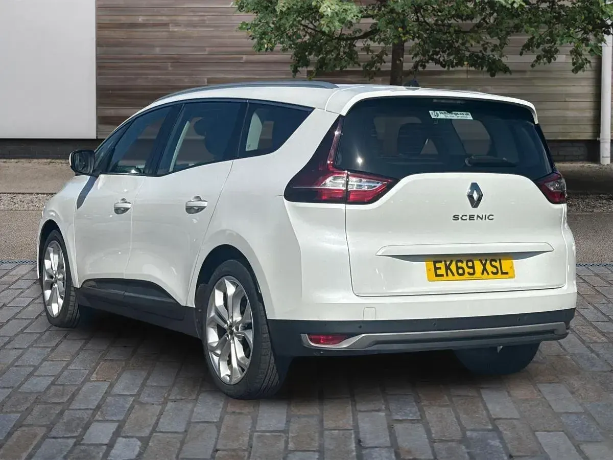 Used Renault Scenic E-Tech Iconic 2025 White SUV
