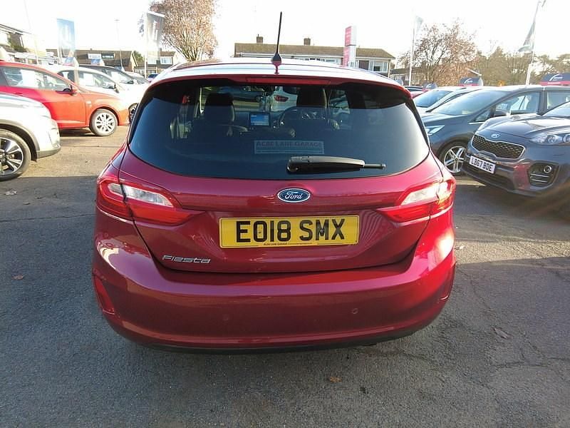 Used Ford Fiesta Titanium 100 HP (73 kW) 2018 Red Hatchback