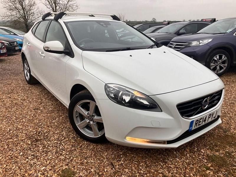 White Used 2014 Volvo V40 Estate | £6,295 (Fair price) - Image 1/4
