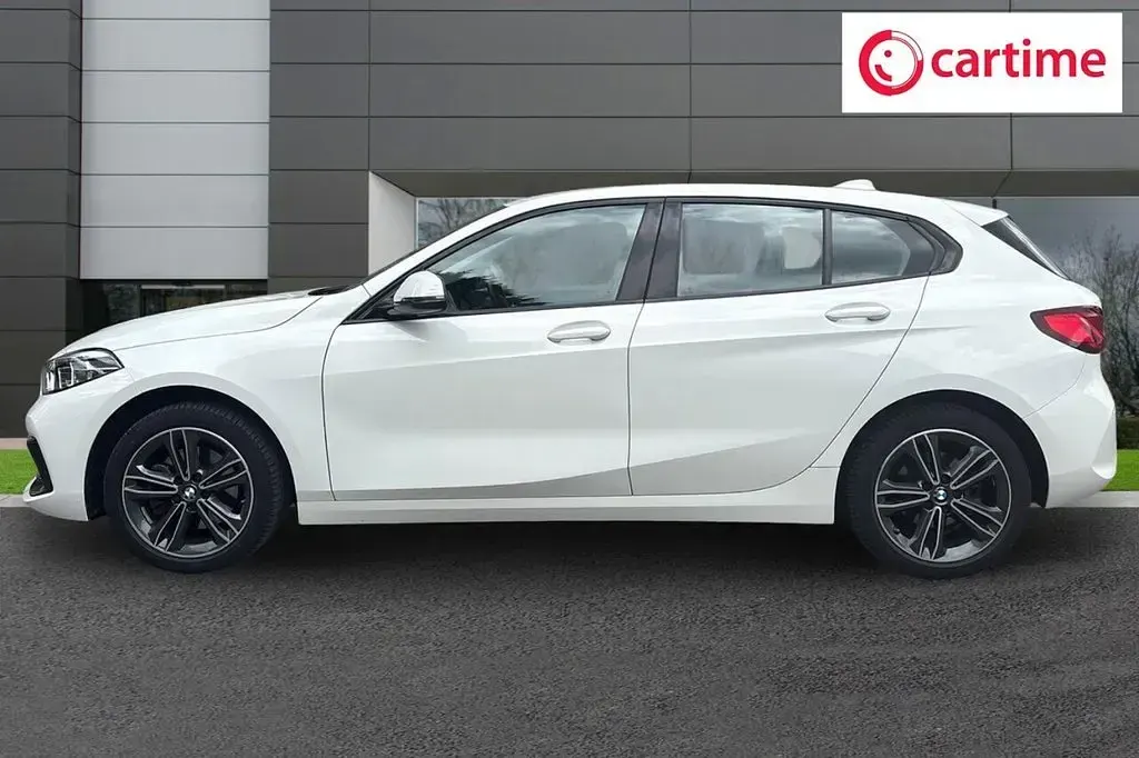 Used BMW 118 Sport Line 136 HP (100 kW) 2022 White Hatchback