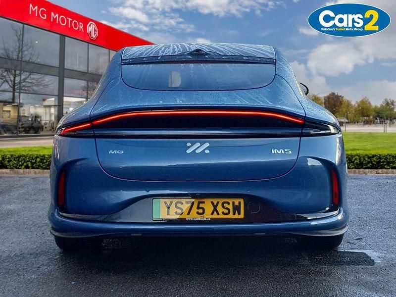 Used MG IM5 216 kW (295 HP) 2025 Blue Hatchback