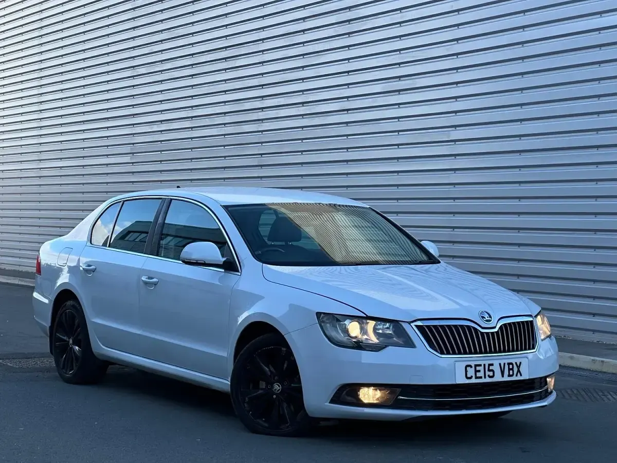 Used Skoda Superb 2015 White Hatchback