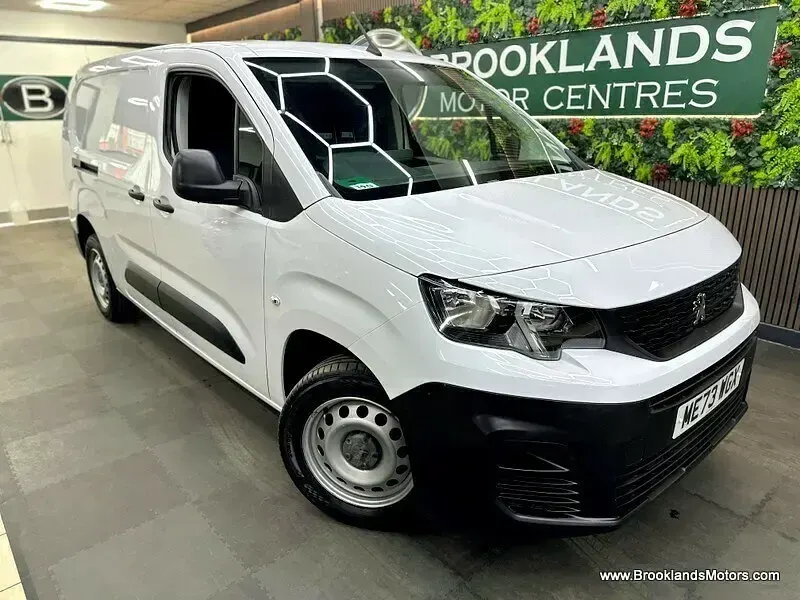 Usado Peugeot Partner Premium 131 HP (96 kW) 2024 Branco Monovolume