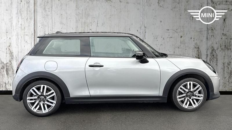 Usado Mini Cooper Hatch 113 kW (154 HP) 2025 Prateado Citadino