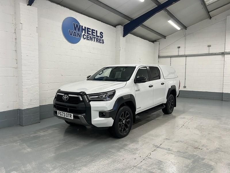 Used Toyota HiLux 204 HP (150 kW) 2023 White Pickup