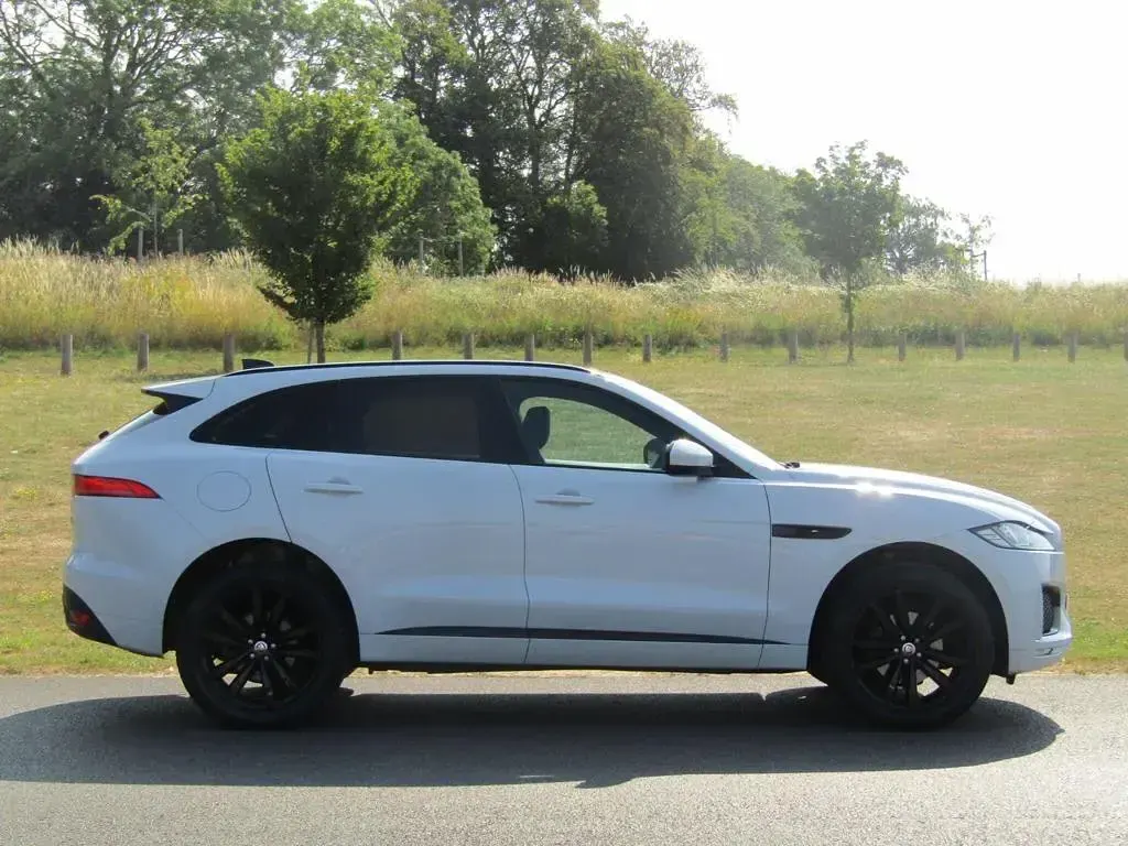 Used Jaguar F-Pace Chequered Flag 2019 White SUV